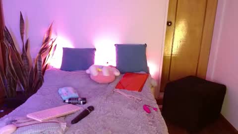 LAURA  help me reach 100likes online show from 09/23/25, 06:05