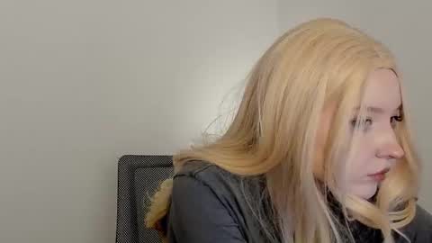 kittydollstella online show from 12/20/25, 04:36