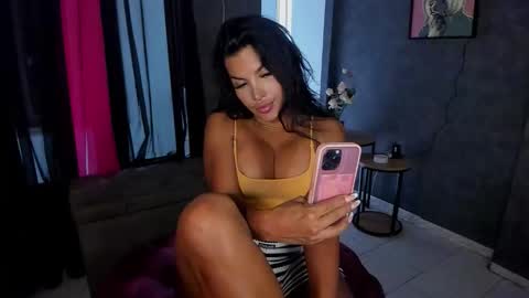 Sari bell online show from 09/15/25, 02:17