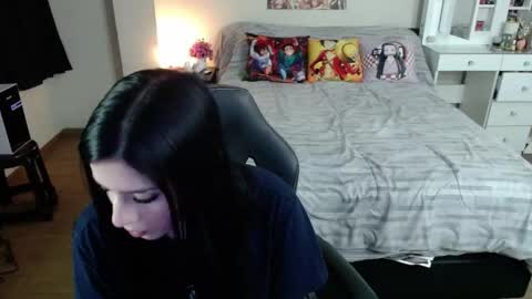 Snapshot of kittykat18x chatting on 05/11/26, 01:44 Isabel online show from 05/11/26, 01:44