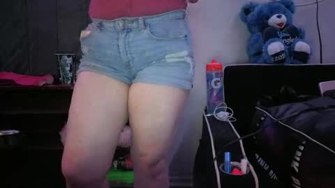 Snapshot of kittykat_1999 chatting on 02/09/26, 06:06 kittykat 1999 online show from 02/09/26, 06:06