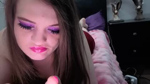 Snapshot of kittykat_1999 chatting on 02/20/26, 06:19 kittykat 1999 online show from 02/20/26, 06:19