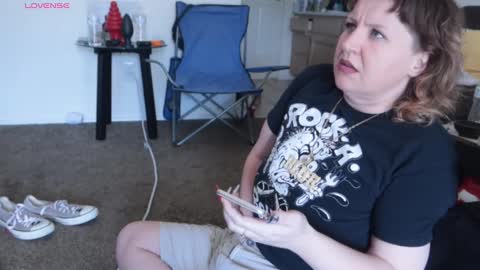 Snapshot of kittykay86 chatting on 02/14/25, 05:46 Bella Blue BBW online show from 02/14/25, 05:46