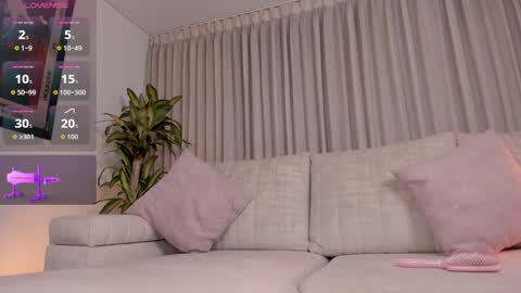 Snapshot of kittyskirtt chatting on 11/23/25, 11:37 Sebastian online show from 11/23/25, 11:37