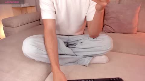 Snapshot of kittyskirtt chatting on 12/02/25, 01:44 Sebastian online show from 12/02/25, 01:44