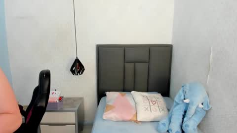  K I T T  Y  online show from 02/12/25, 07:35