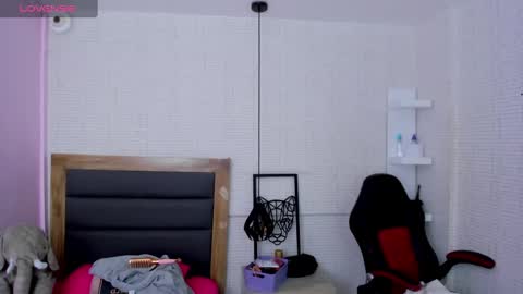  K I T T  Y  online show from 02/19/25, 07:27