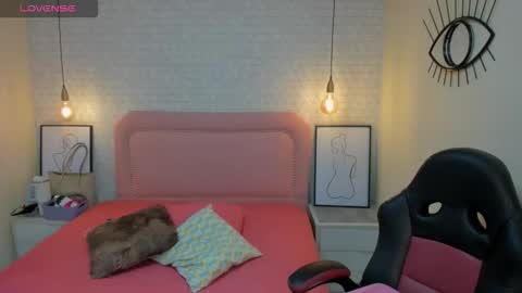  K I T T  Y  online show from 10/16/25, 02:07