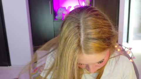  K I T T  Y  online show from 05/24/26, 02:33