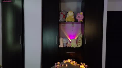  K I T T  Y  online show from 06/14/26, 02:08