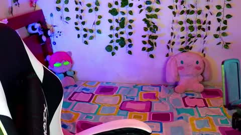 Snapshot of kittyuwu_ chatting on 11/19/25, 07:14 Kittyuwu online show from 11/19/25, 07:14