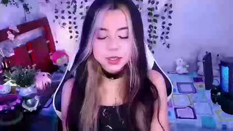 Snapshot of kittyuwu_ chatting on 03/18/26, 10:35 Kittyuwu online show from 03/18/26, 10:35