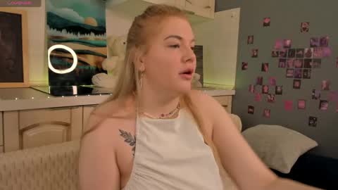 kittyy online show from 04/15/26, 07:37