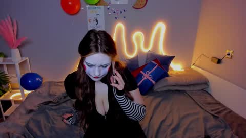 Rina online show from 10/31/25, 01:28