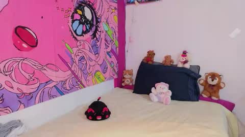 Snapshot of kittyzenn chatting on 12/17/25, 08:15 Kitty Zen online show from 12/17/25, 08:15