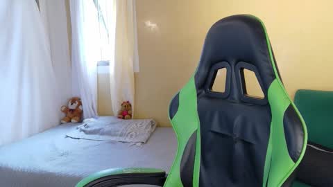 Snapshot of kittyzenn chatting on 03/10/26, 01:27 Kitty Zen online show from 03/10/26, 01:27