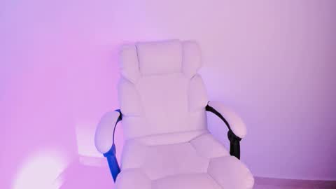 Snapshot of kiwi____ chatting on 01/11/26, 12:59 Little piece of fruit online show from 01/11/26, 12:59