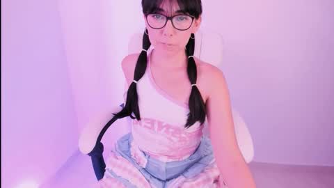 Snapshot of kiwi____ chatting on 01/18/26, 10:13 Little piece of fruit online show from 01/18/26, 10:13