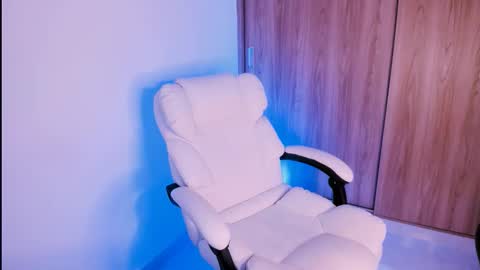 Snapshot of kiwi____ chatting on 03/08/26, 02:04 Little piece of fruit online show from 03/08/26, 02:04