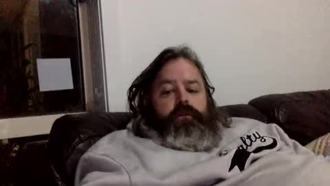 Kiwiabroad online show from 10/25/25, 01:29