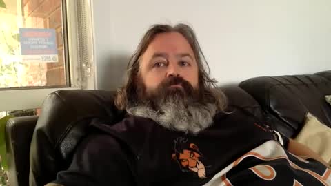 Kiwiabroad online show from 12/22/25, 01:24