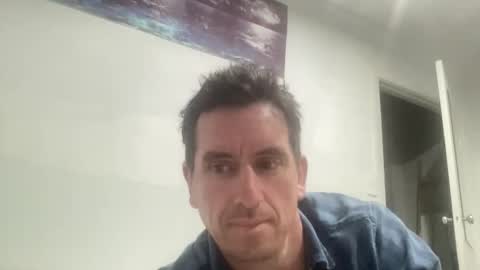Snapshot of kiwibuzzer chatting on 11/05/25, 01:55 Champ online show from 11/05/25, 01:55