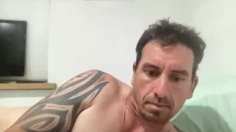 Snapshot of kiwibuzzer chatting on 12/14/25, 03:39 Champ online show from 12/14/25, 03:39