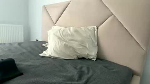 kiwigray online show from 12/18/25, 12:11