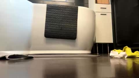 Snapshot of kiz17 chatting on 09/27/25, 10:42 kiz17 online show from 09/27/25, 10:42