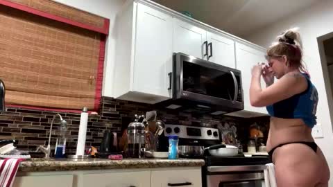 Snapshot of kkayla132 chatting on 12/17/25, 08:26 kkayla132 online show from 12/17/25, 08:26