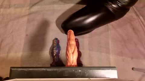 klamstrakur1 online show from 10/11/25, 09:24