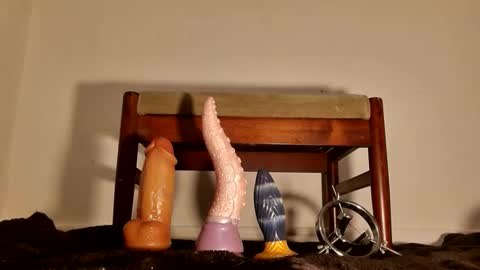 klamstrakur1 online show from 11/30/25, 08:24