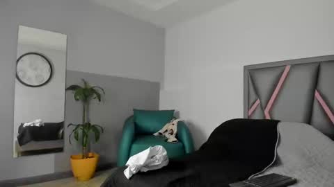 klariz09 online show from 09/18/25, 08:44