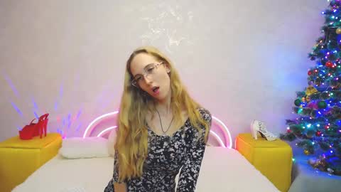 Snapshot of klaryevans chatting on 12/21/24, 04:36 Klary online show from 12/21/24, 04:36