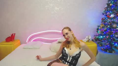 Snapshot of klaryevans chatting on 12/27/24, 12:56 Klary online show from 12/27/24, 12:56