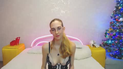 Snapshot of klaryevans chatting on 12/27/24, 03:59 Klary online show from 12/27/24, 03:59