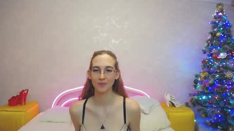 Snapshot of klaryevans chatting on 12/29/24, 09:50 Klary online show from 12/29/24, 09:50