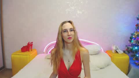 Snapshot of klaryevans chatting on 01/05/25, 12:31 Klary online show from 01/05/25, 12:31