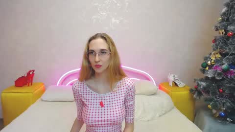 Snapshot of klaryevans chatting on 01/09/25, 11:36 Klary online show from 01/09/25, 11:36