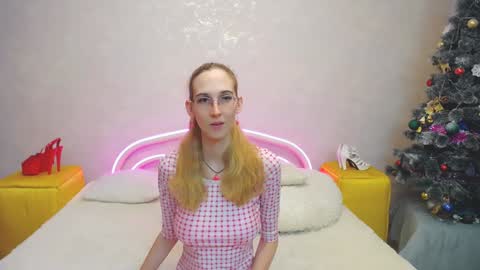 Snapshot of klaryevans chatting on 01/12/25, 11:17 Klary online show from 01/12/25, 11:17