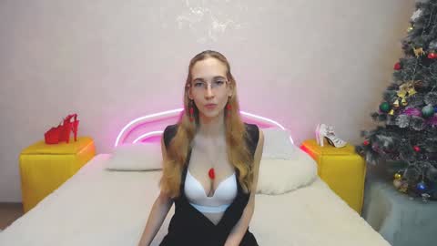 Snapshot of klaryevans chatting on 01/16/25, 06:35 Klary online show from 01/16/25, 06:35