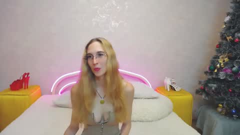 Snapshot of klaryevans chatting on 01/19/25, 09:11 Klary online show from 01/19/25, 09:11