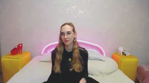 Snapshot of klaryevans chatting on 01/21/25, 06:33 Klary online show from 01/21/25, 06:33