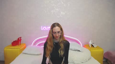 Snapshot of klaryevans chatting on 01/22/25, 02:35 Klary online show from 01/22/25, 02:35