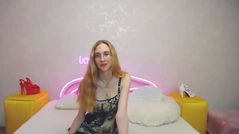 Snapshot of klaryevans chatting on 01/26/25, 01:25 Klary online show from 01/26/25, 01:25