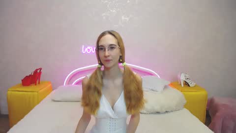 Snapshot of klaryevans chatting on 01/27/25, 07:03 Klary online show from 01/27/25, 07:03