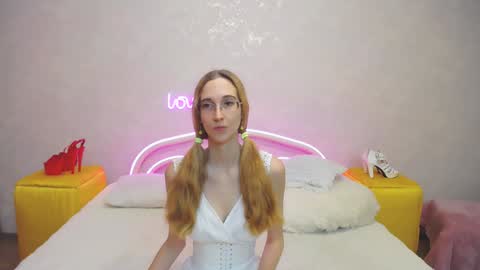 Snapshot of klaryevans chatting on 01/27/25, 10:06 Klary online show from 01/27/25, 10:06