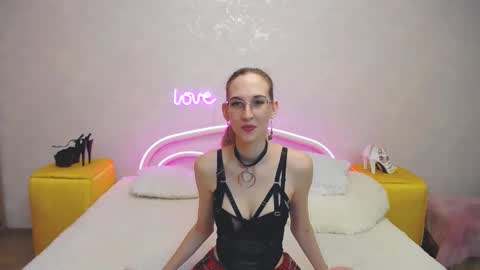 Snapshot of klaryevans chatting on 02/17/25, 06:04 Klary online show from 02/17/25, 06:04