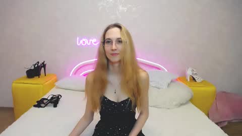 Snapshot of klaryevans chatting on 02/23/25, 06:34 Klary online show from 02/23/25, 06:34