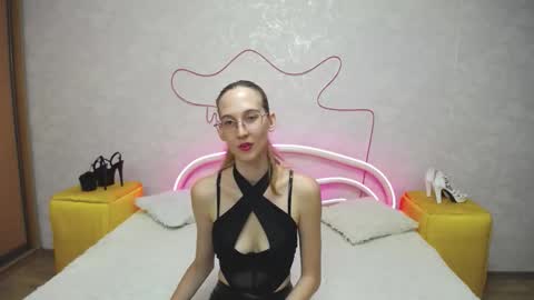 Snapshot of klaryevans chatting on 09/25/25, 05:44 Klary online show from 09/25/25, 05:44